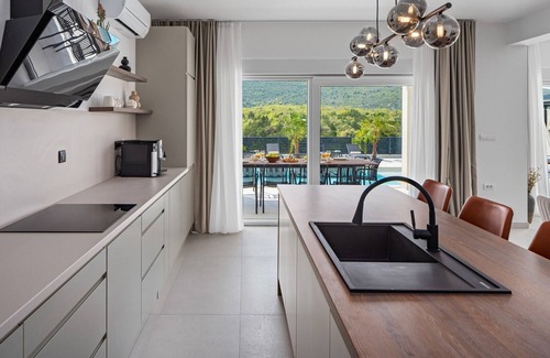 Tugare Villa | NEW Villa Carmen with 5 en-suite bedrooms