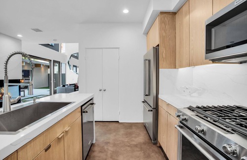 Baristo House | New! Villa Moderne: Luxe Modern Townhome, Private Pool/Spa
