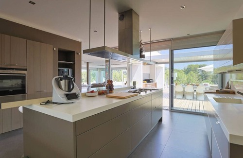 Saint-Gely-du-Fesc Villa | NEW ! Villa Popcorn, designed for light and views