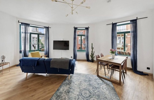 Leipziger Vorstadt Apartment | NEW/VINTAGE CHIC APARTMENT