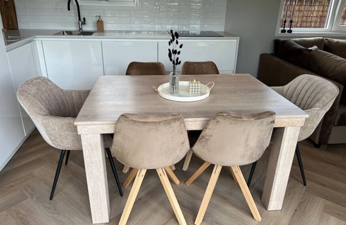 Vinkeveen Apartment | New- Waterhouse Linada, on a lake near Amsterdam