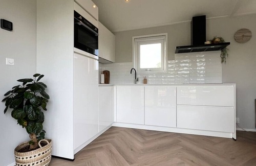 Vinkeveen Apartment | New- Waterhouse Linada, on a lake near Amsterdam
