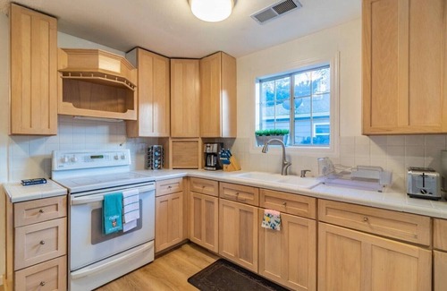 Ukiah House | *NEW! Well-Appointed Ukiah 3 beds , 2 baths Home