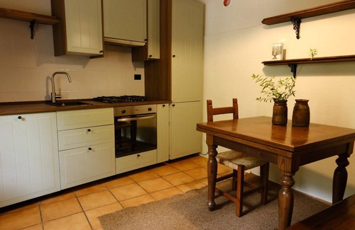 Coreglia Antelminelli Villa | NEW!Whispering water, riverside, private pool, walk to village, pizza oven, WIFI