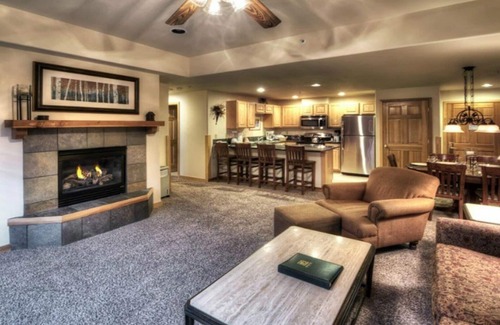 Four O'Clock Condo | ~NEW YEARS EVE on MTN!~Ski in/Out Luxury Resort/Spa - DEC 28, 2024 - JAN 4, 2025
