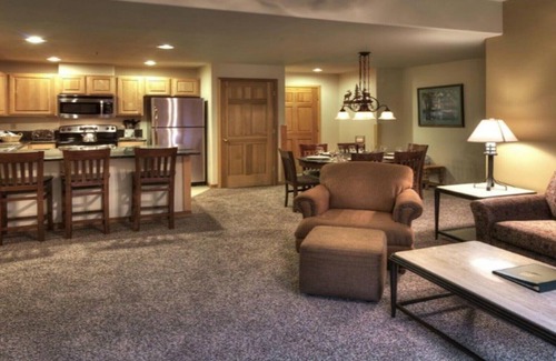 Four O'Clock Condo | ~NEW YEARS EVE on MTN!~Ski in/Out Luxury Resort/Spa - DEC 28, 2024 - JAN 4, 2025