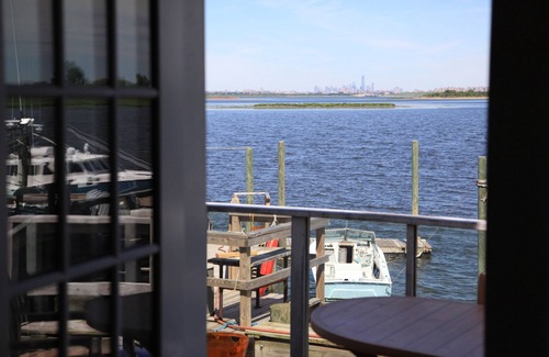 Broad Channel House | New York City Vacation home Waterfront with Sunsets over Manhatan