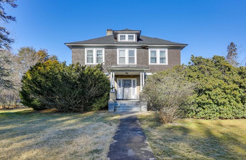 Cuddebackville House | New York Getaway Near Neversink River & Hiking