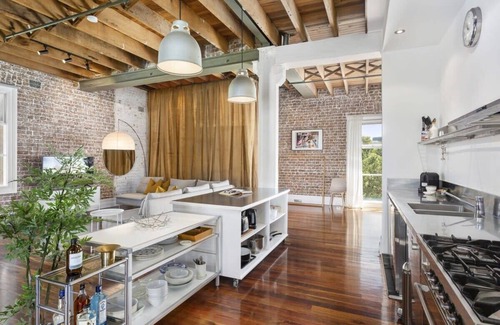 Darlinghurst Apartment | New York-Style Loft in Sydney CBD with City Views