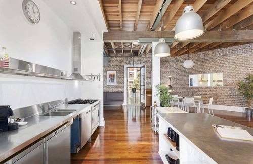 Darlinghurst Apartment | New York-Style Loft in Sydney CBD with City Views