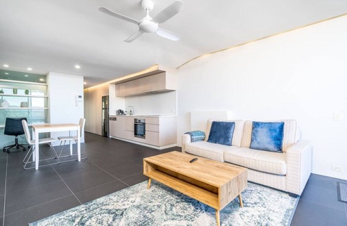 City West Apartment | Newa9 · Homey Apt with Dedicated Workspace