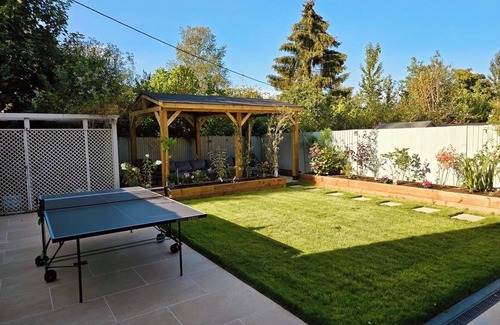 Plastow Green House | Newbury Garden Retreat