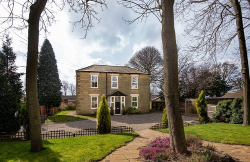 Birtley House | Newcastle & Durham 15 minutes. Hot-tub luxury
