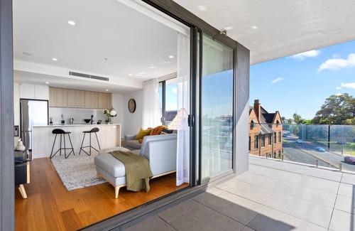 Wickham Apartment | Newcastle Harbour View Apartment, 2 Bed, 2 Bath, Free Parking