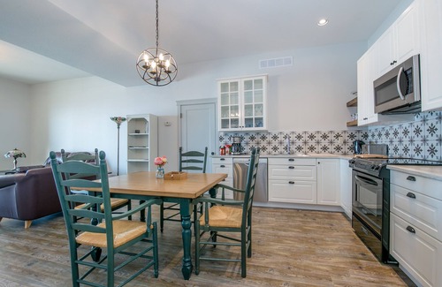 Foothills House | NEWER 2 BEDROOM WALKOUT BASEMENT SUITE WITH GREAT VIEWS. CENTRALLY LOCATED