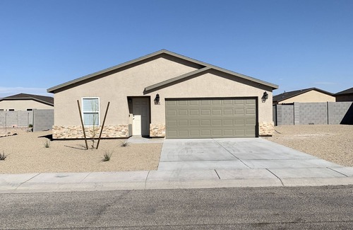 Holiday Shores House | Newer Bullheadcity Pool Villa with great rates