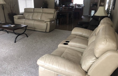 Gravois Mills House | Newer home with beachfrontn