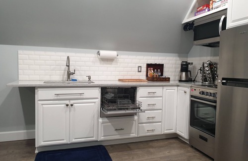 Ferndale House | NEWER Peaceful Country Blueberry Bungalow Private Stand-Alone Suite