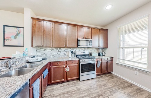 Houston House | Newer suburban home in Spring w/fenced yard, great for remote work-Dogs ok