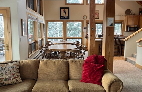 Snowmass Village House | Newhard Chalet-Great for Groups Families/Friends Going to Races, Fests, Weddings