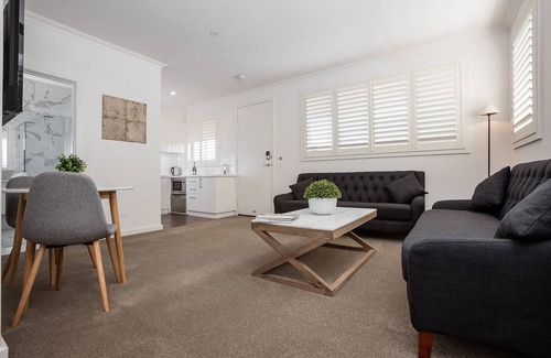 Ballarat Hotel | Newington Apartments