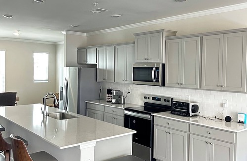 Hapeville House | Newly build Townhome 10 minutes from Hartfield Jackson ATL Airport.