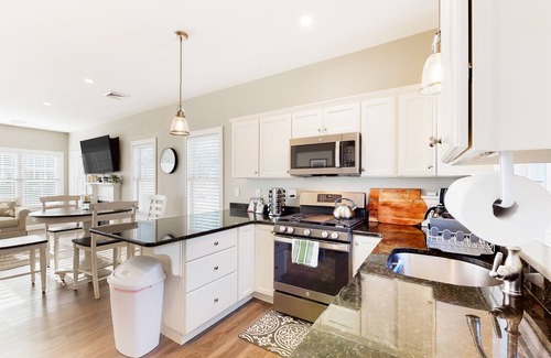 Arundel House | Newly built cottage with gas fireplace, patio, pool & gym - near Kennebunkport