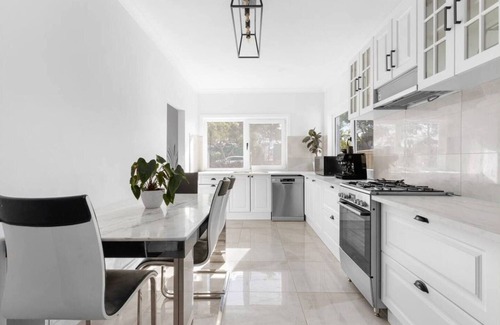 Brooklyn Bed & Breakfast | Newly Built- Private Room Close to City/Highpoint/Melbourne Airport (1)