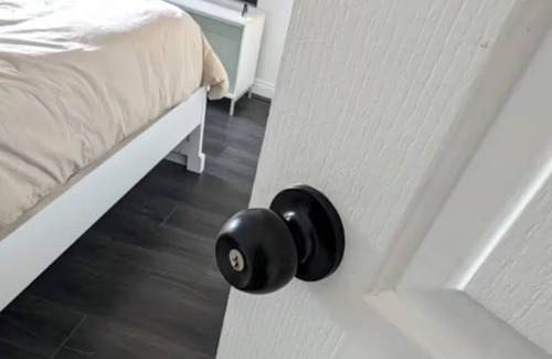 Brooklyn Bed & Breakfast | Newly Built- Private Room Close to City/Highpoint/Melbourne Airport (1)