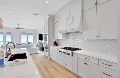 East End House | Newly constructed beachfront home with panoramic bay & Gulf views