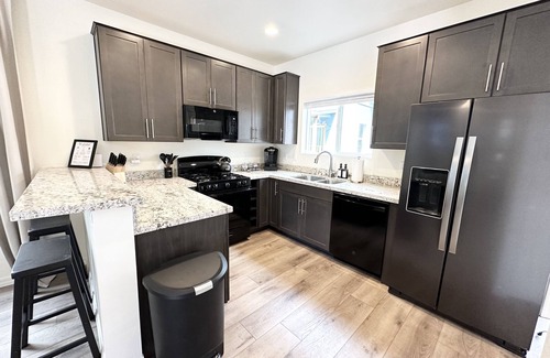 Flagstaff House | Newly Constructed 2 BR Bungalow in the Pines w/Cozy Fireplace -Central Location
