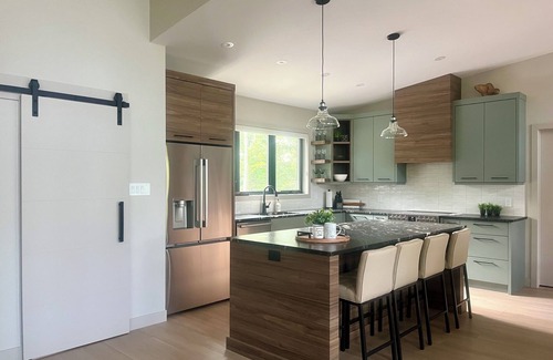 MacTier House | Newly constructed beautiful modern 4 bedroom, 3.5 bathroom lakehouse in Mactier