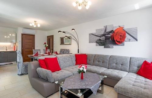 Jurandvor Apartment | Newly decorated apartment with jacuzzi in Jurandvor, not far from Baška