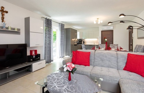 Jurandvor Apartment | Newly decorated apartment with jacuzzi in Jurandvor, not far from Baška