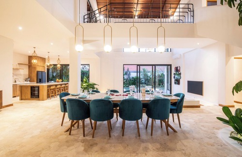 Umalas Villa | Newly Elegant 5-Bedrooms Luxury Art Deco Villa Near Canggu