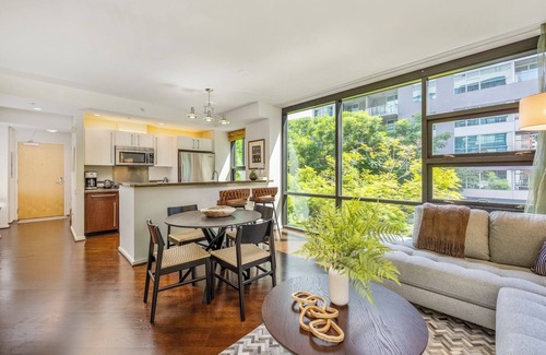 East Village Condo | Newly Furnished East Village condo in DT San Diego w/Skybox & fitness center