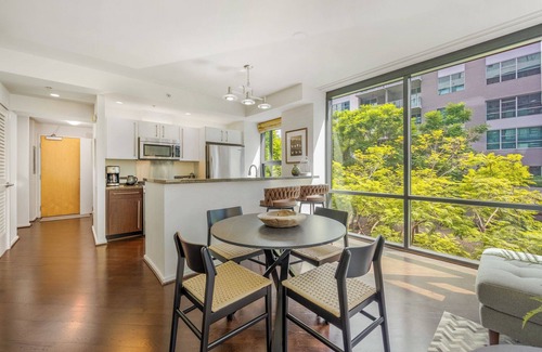 East Village Condo | Newly Furnished East Village condo in DT San Diego w/Skybox & fitness center