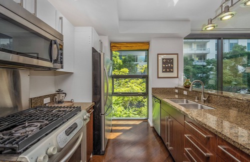 East Village Condo | Newly Furnished East Village condo in DT San Diego w/Skybox & fitness center
