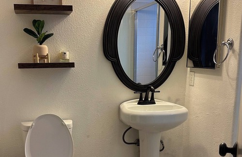Nut Tree Bed & Breakfast | Newly Furnished, Private One Bedroom, One Bath with Laundry Room in Vacaville
