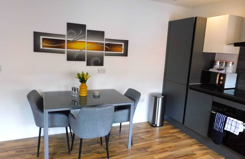 Hamilton Apartment | Newly refurbished 1 bed Apt in Hamilton Close to station and local amenities
