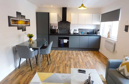 Hamilton Apartment | Newly refurbished 1 bed Apt in Hamilton Close to station and local amenities