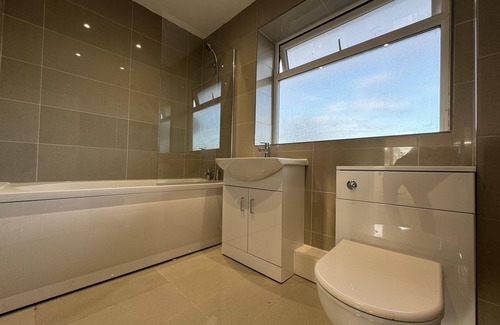 Acresford House | Newly Refurbished |Contractors |Families