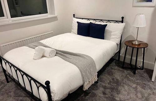 Acresford House | Newly Refurbished |Contractors |Families