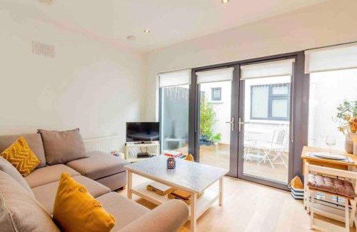 Blackrock Apartment | Newly Refurbished Traditional Cottage Blackrock