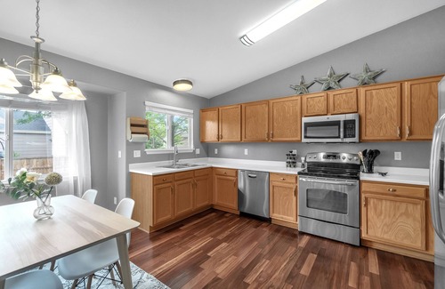 Westridge House | Newly Refurnished 3 Bed 2 Bath Highlands Ranch Home - Executive Rental