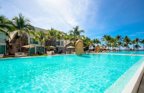 North Hotel Zone Condo | Newly remodel! Stunning Oceanfront High-Rise Condo With Breathtaking Views!