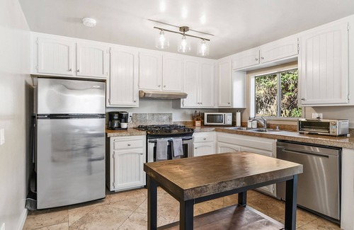 Del Mar Heights House | Newly Remodeled 2BR Del Mar Seashore Delight: Near Torrey Pines & Beach