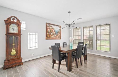 Southridge House | Newly remodeled 4 Bedroom 3 full bath