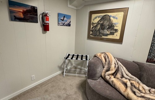 North Star House | Newly Remodeled Charming Cozy 3-bedroom house in Anchorage with WiFi