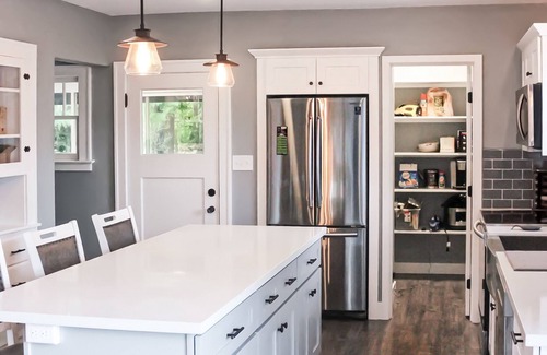 Aberdeen House | Newly Remodeled Craftsman on 1 acre! Come relax and enjoy some small town living